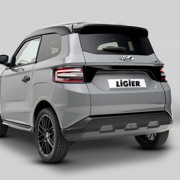 JS60 Ultimate_Asphalt Grey_Tailgate Closed