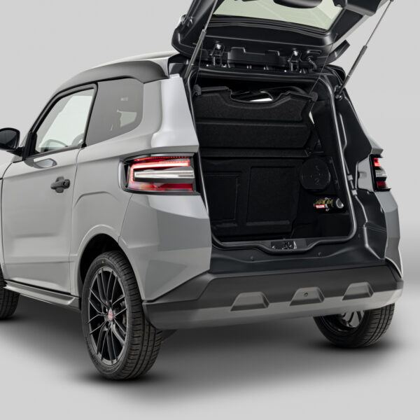 JS60 Ultimate_Asphalt Grey_Tailgate Opened